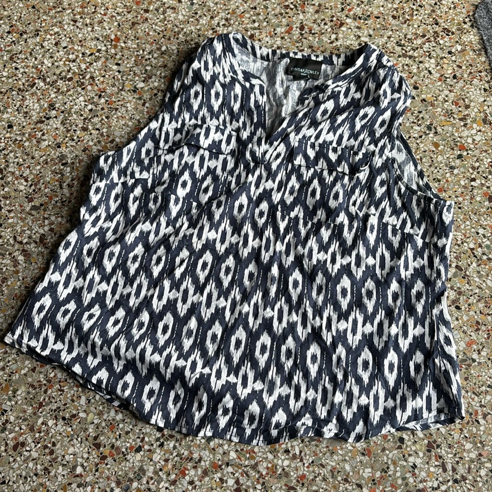 NWOT Women’s navy blue & white sleeveless top size 1X